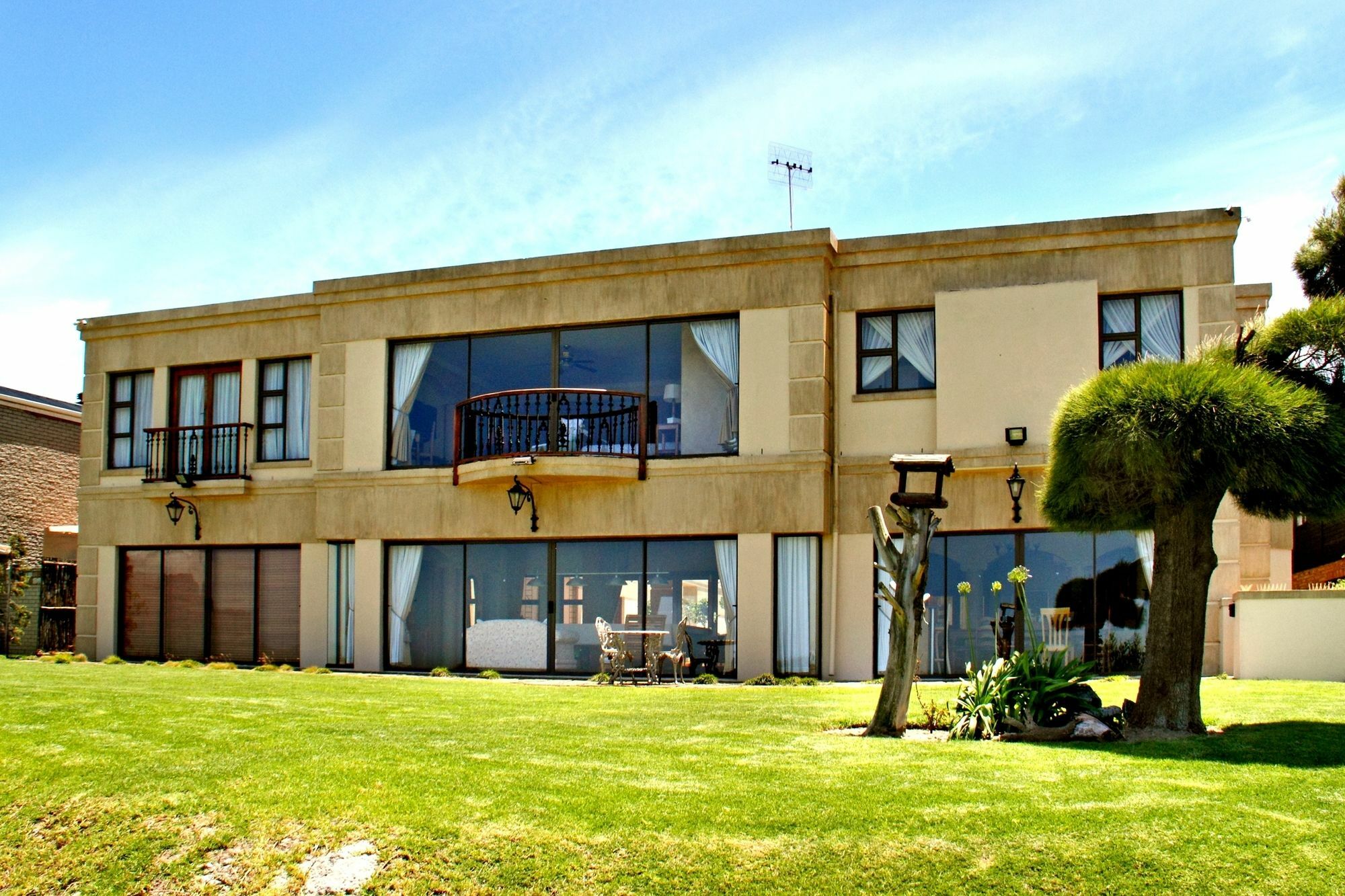 Casa Mia Guesthouse Тейбл-В'ю Екстер'єр фото