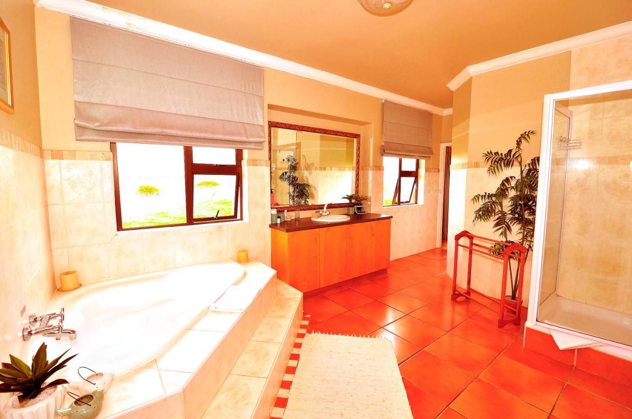 Casa Mia Guesthouse Тейбл-В'ю Екстер'єр фото
