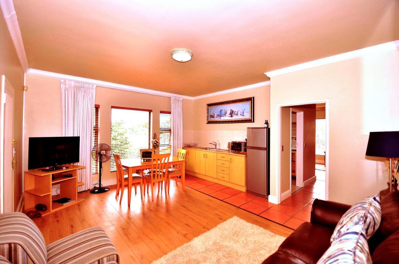 Casa Mia Guesthouse Тейбл-В'ю Екстер'єр фото