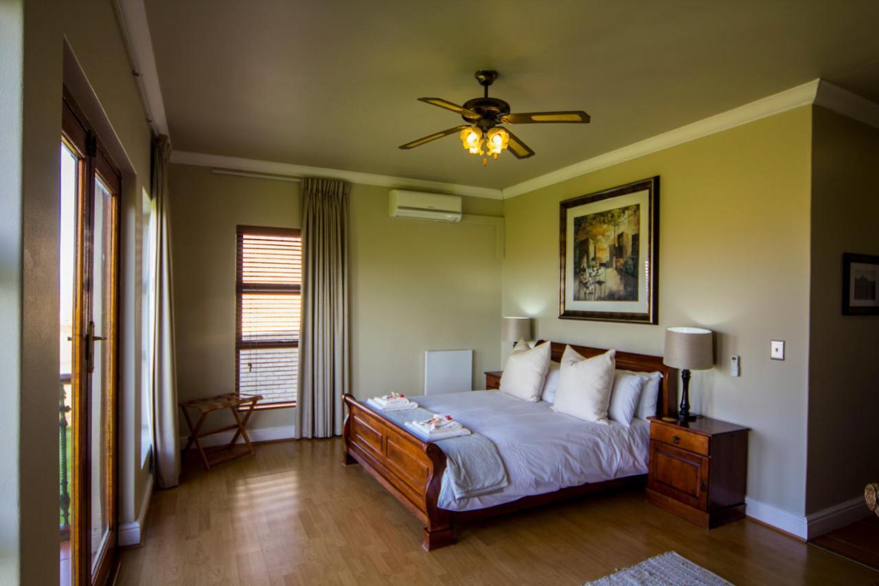 Casa Mia Guesthouse Тейбл-В'ю Екстер'єр фото